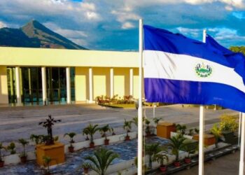 Consulados de El Salvador destacan por su eficiencia frente a otros consulados latinos