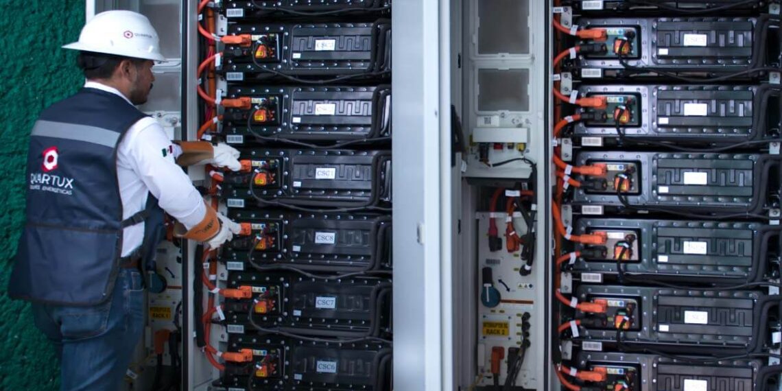 Sistemas de almacenamiento y su eficiencia para mejorar el rendimiento de instalaciones fotovoltaicas