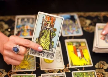 Tarot predictivo: consultas por teléfono para descubrir tu futuro