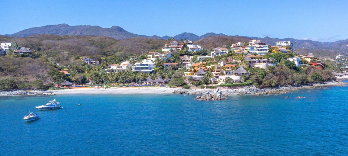 Opciones de vivienda con vista al mar: qué considerar antes de comprar en zonas elevadas