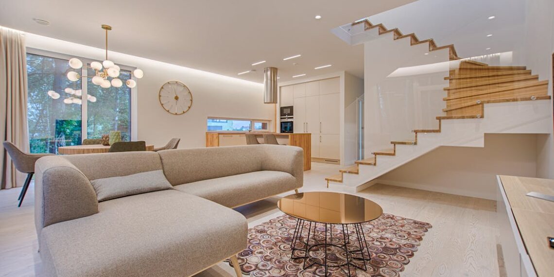 Salón decorado con estilo y bajo presupuesto