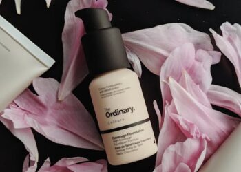 Productos de skincare para una rutina facial completa