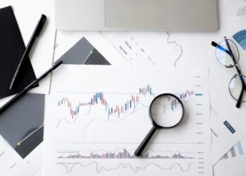 Gráficos de inversión en pantalla de ordenador