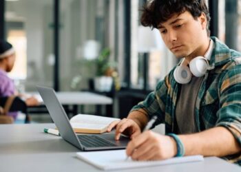 Cómo elegir una formación virtual corta sin perder tiempo ni motivación